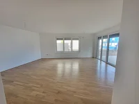 Blick vom Flur  ins Wohnzimmer