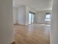 Blick vom Vorraum in Wohnküche Top 4