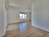 Blick von Küche ins Wohnzimmer
