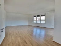 Blick von Küche ins Wohnzimmer