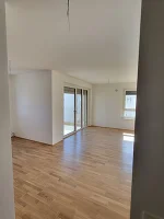Blick vom Vorraum in Wohnküche