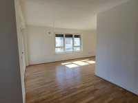 Blick von Küche ins Wohnzimmer