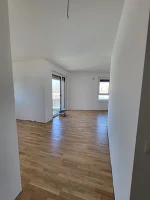 Blick vom Vorraum in Wohnküche