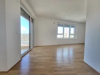 Blick vom Vorraum ins Wohnzimmer Top 14