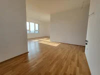 Blick aus Küchenbereich ins Wohnzimmer Top 16