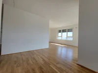 Blick vom Küchenbereich ins Wohnzimmer