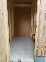 Einlagerungsraum neben Terrasse
