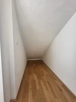 Abstellraum unter Treppe