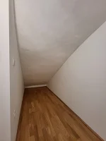 Abstellraum unter Treppe