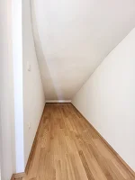 Abstellraum unter Treppe
